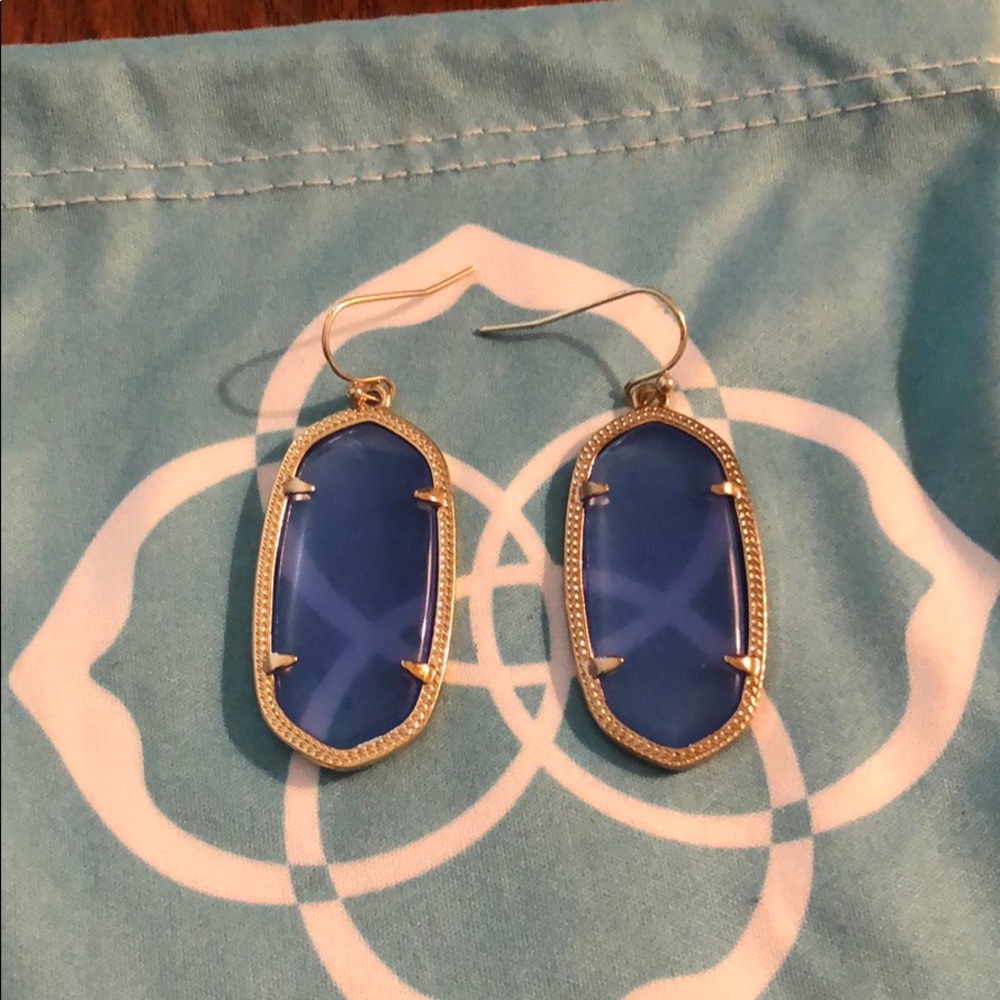 Elle gold earrings in periwinkle